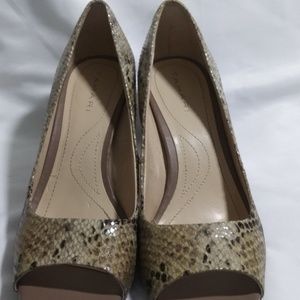 Tahari snake skin open toe heel shoe-size7.5 M